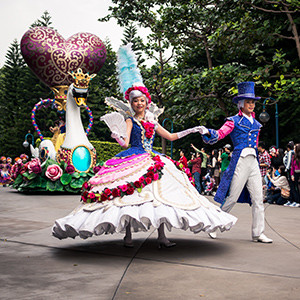 Hong Kong Disneyland: Flights of Fantasy parade
