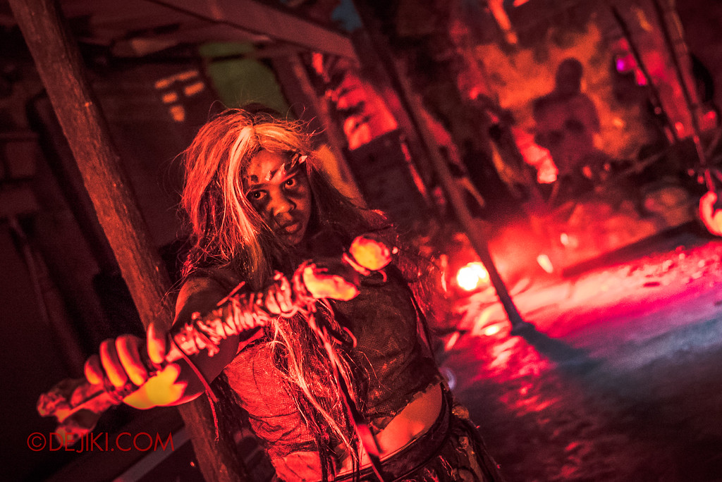 Universal Studios Singapore Halloween Horror Nights 8 - CANNIBAL scare zone woman