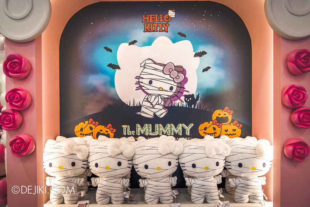 Universal Studios Singapore Halloween Horror Nights 8 / Hello Kitty The Mummy dolls