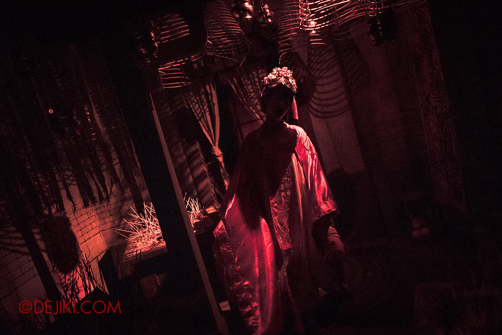 Universal Studios Singapore Halloween Horror Nights 8 - Pagoda of Peril haunted house incense hall