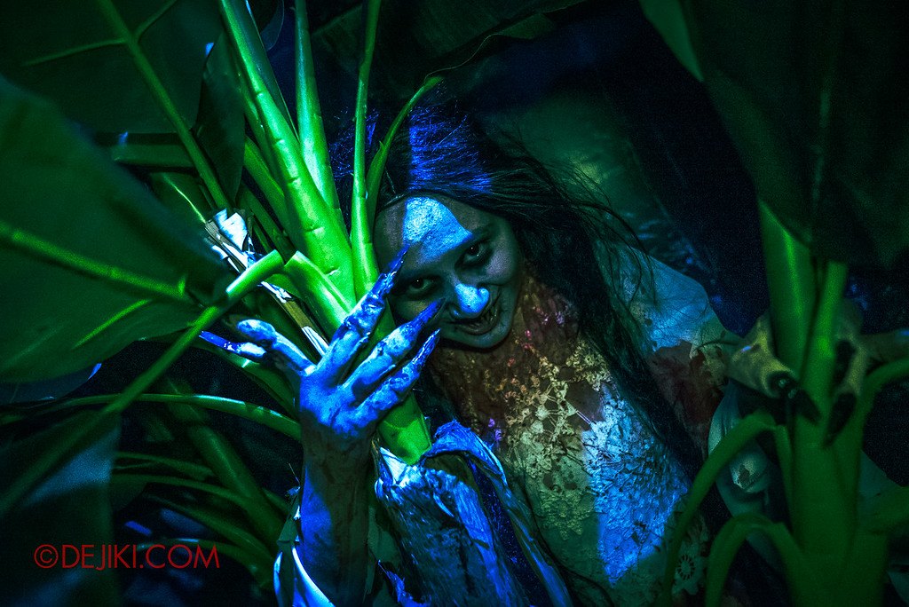 Universal-Studios-Singapore-Halloween-Horror-Nights-8-Pontianak-banana-plantation.jpg