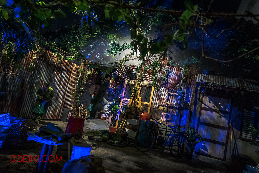 Universal Studios Singapore Halloween Horror Nights 8 - Pontianak haunted house kampung