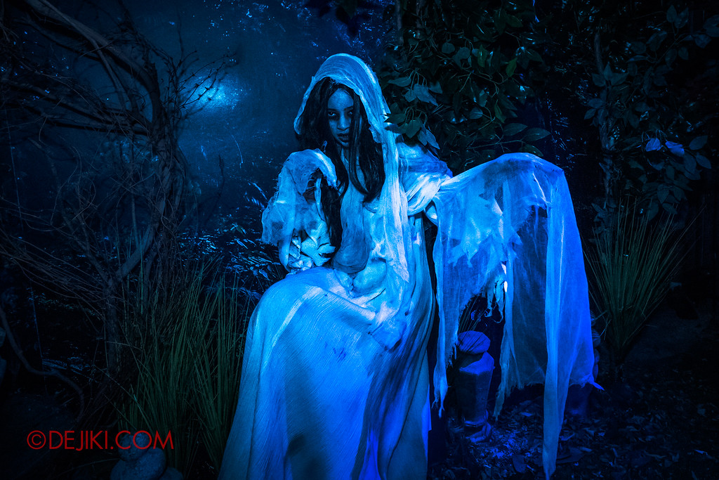 Universal Studios Singapore Halloween Horror Nights 8 - Pontianak haunted house the forest of ghostly apparitions