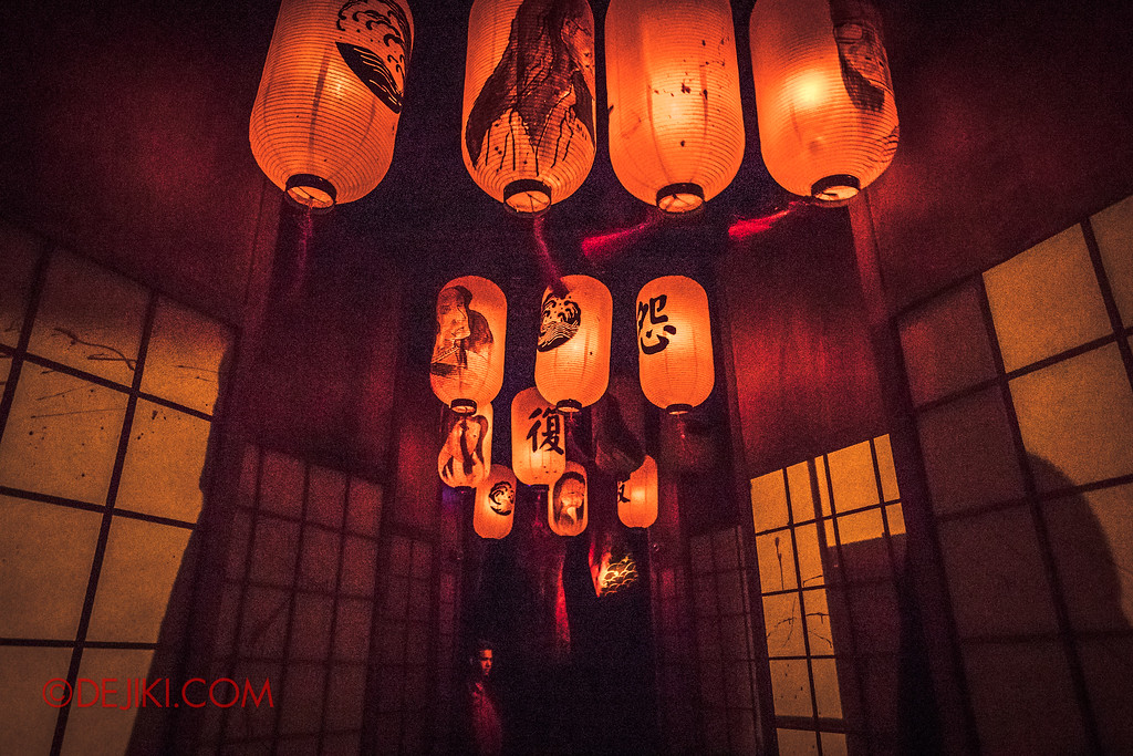 Universal Studios Singapore Halloween Horror Nights 8 - The Haunting of Oiwa haunted house hallway of lanterns