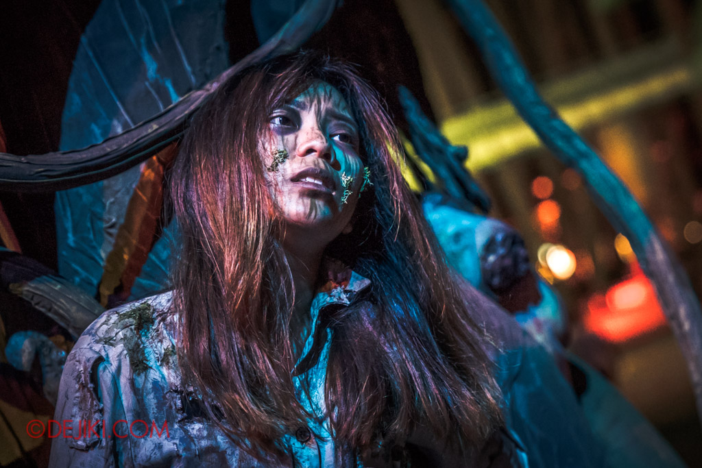 USS Singapore Halloween Horror Nights 8 Apocalypse Earth scare zone girl in pain trapped in tree