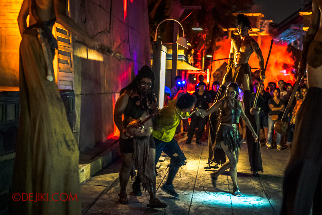 USS Singapore Halloween Horror Nights 8 Cannibal scare zone Blood and Bones show beginning victim getting caught