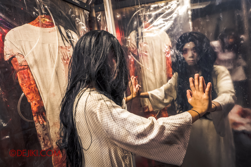 Universal Studios Singapore Halloween Horror Nights 8 Killuminati haunted house 6 torture extraction room mirror girl victim