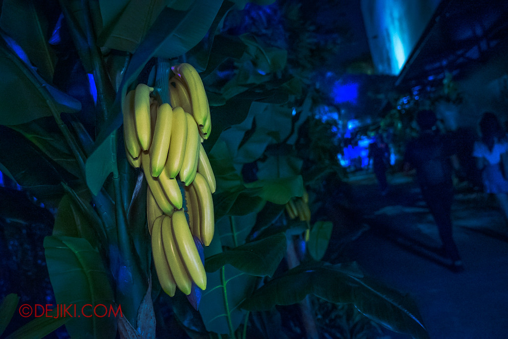 Universal Studios Singapore Halloween Horror Nights 8 - Pontianak haunted house banana trees with a scent of jasmine