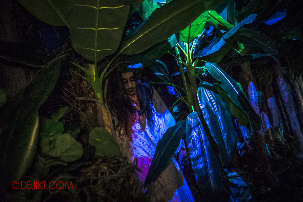 Universal Studios Singapore Halloween Horror Nights 8 - Pontianak haunted house vengeful pontianak hiding behind the banana tree