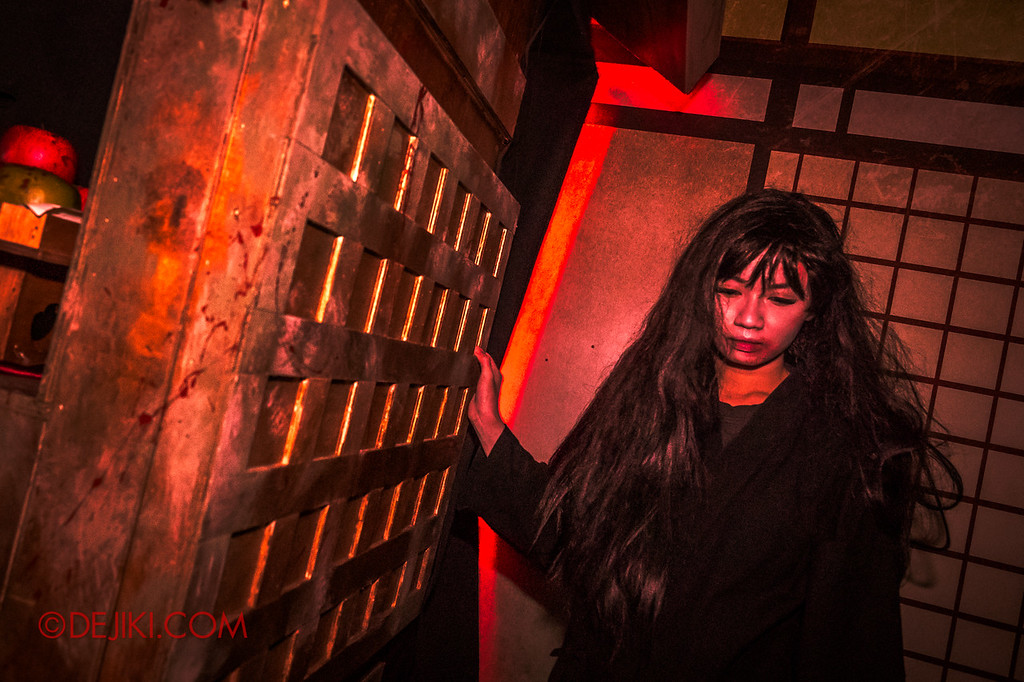 Universal Studios Singapore Halloween Horror Nights 8 - The Haunting of Oiwa haunted house the shrine girl