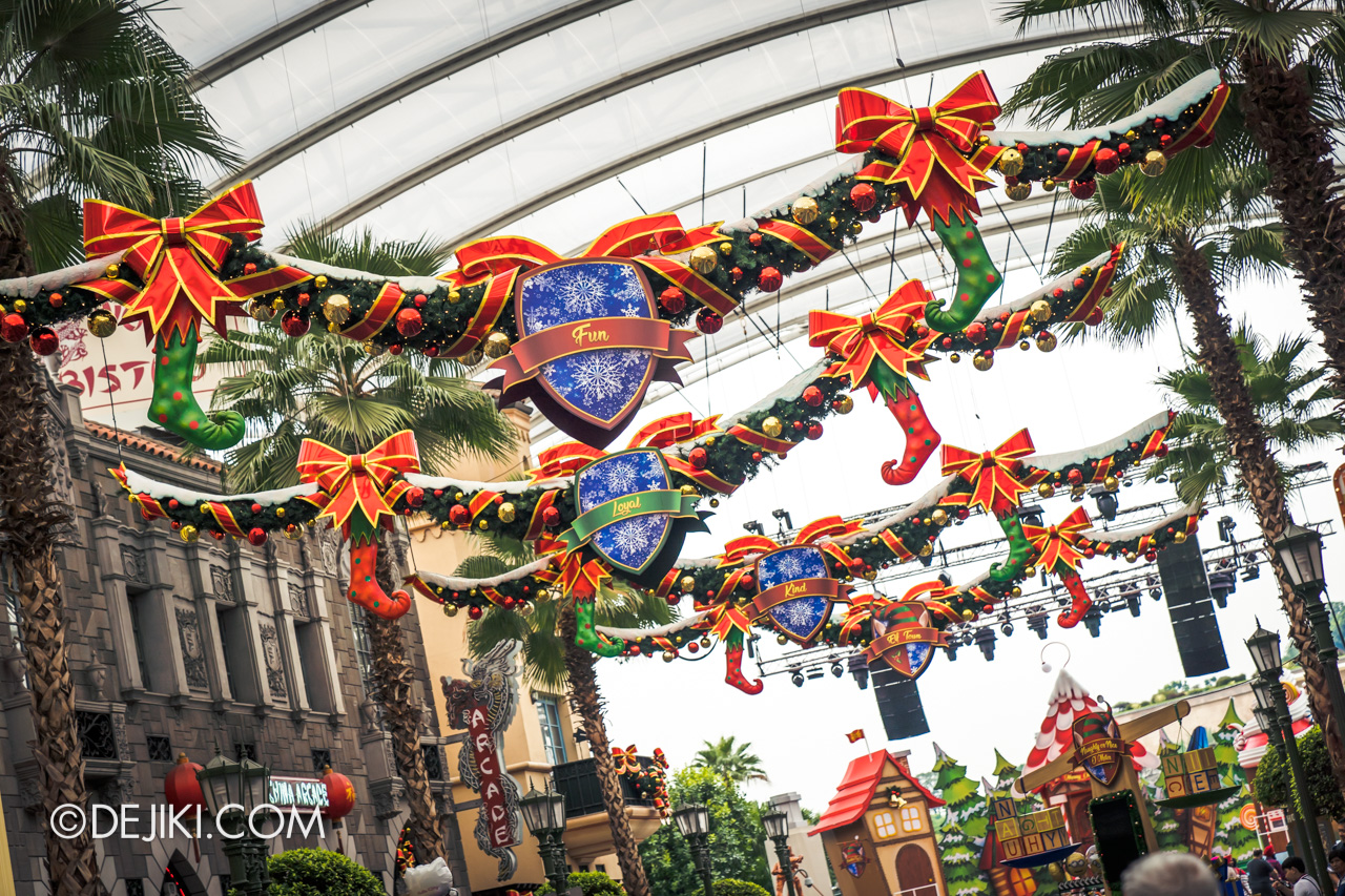 Universal Studios Singapore - Universal Christmas 2018 Elf Town Street Decorations