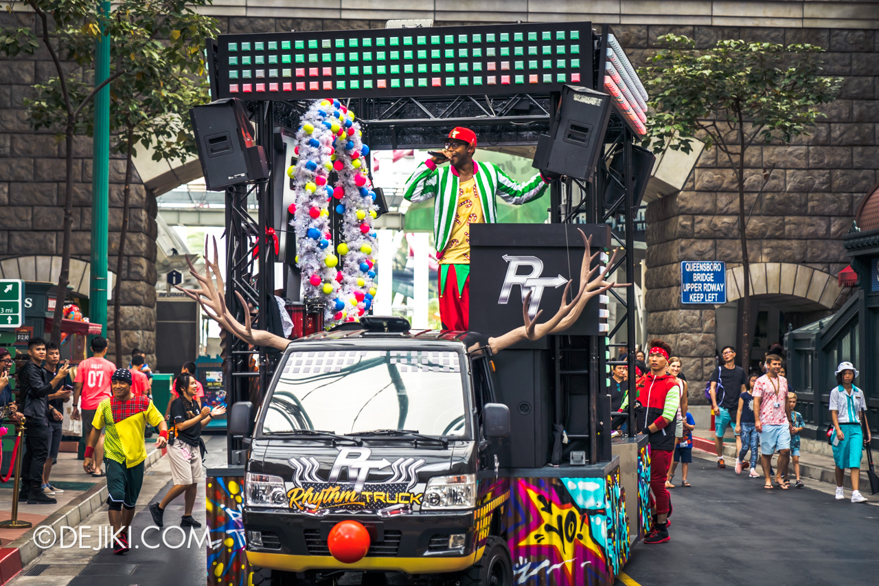 Universal Studios Singapore - Universal Christmas 2018 Rhythm Truck Christmas Edition 1