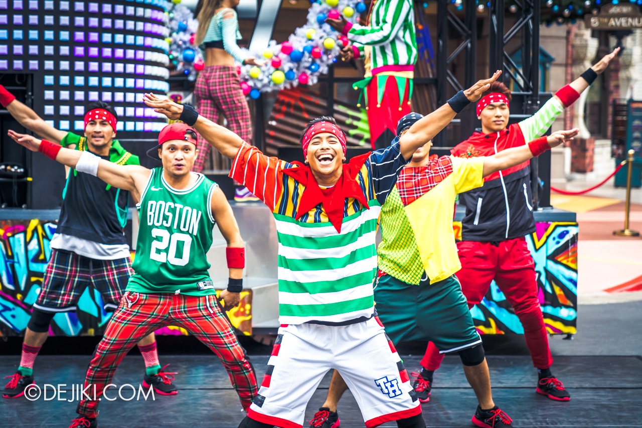 Universal Studios Singapore - Universal Christmas 2018 Rhythm Truck Christmas Edition dancers