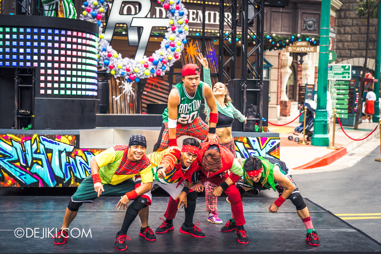 Universal Studios Singapore - Universal Christmas 2018 Rhythm Truck Christmas Edition pyramid