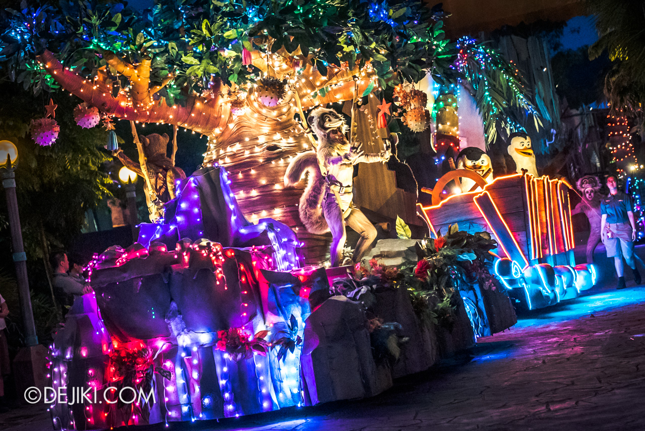 Universal Studios Singapore - Hollywood Dreams Light-up Parade - 2 Madagascar float