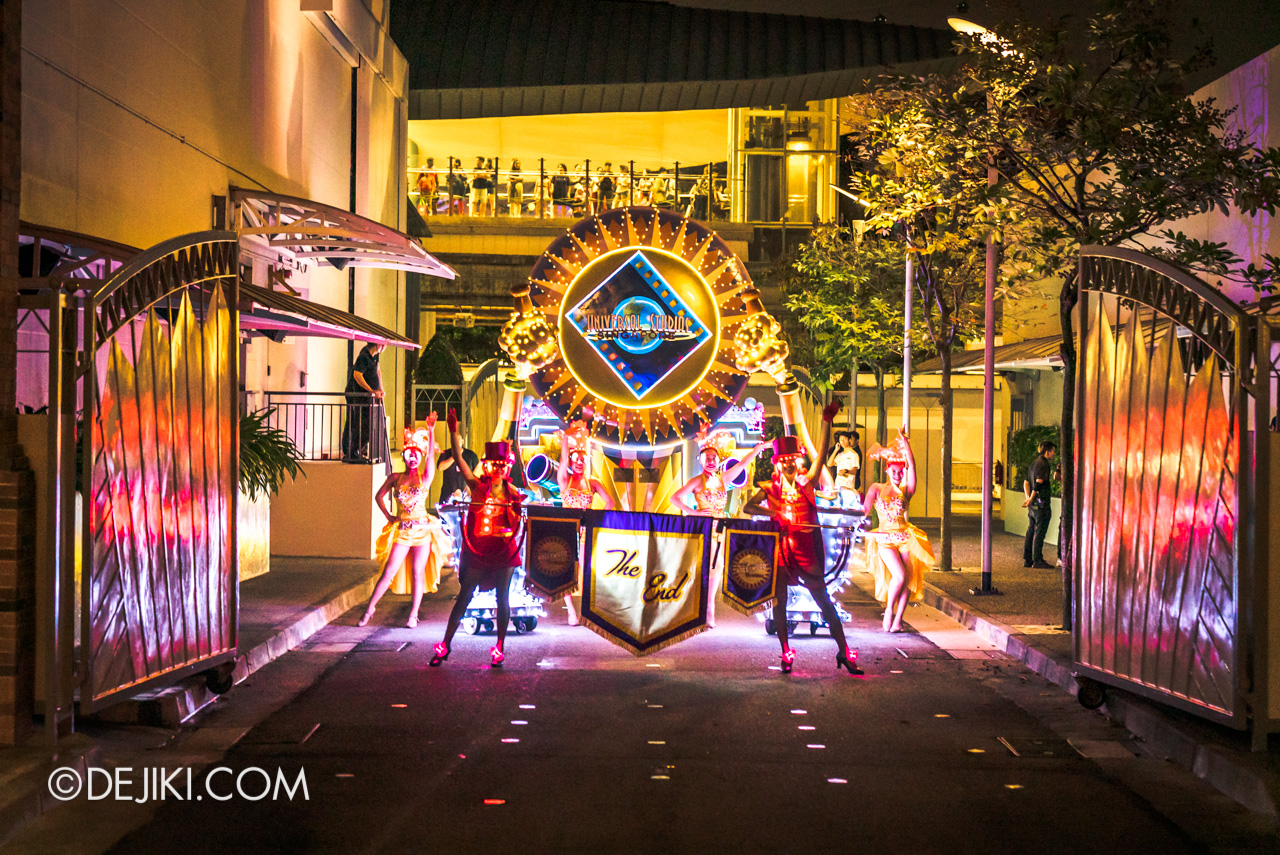 Universal Studios Singapore - Hollywood Dreams Light-up Parade - Finale