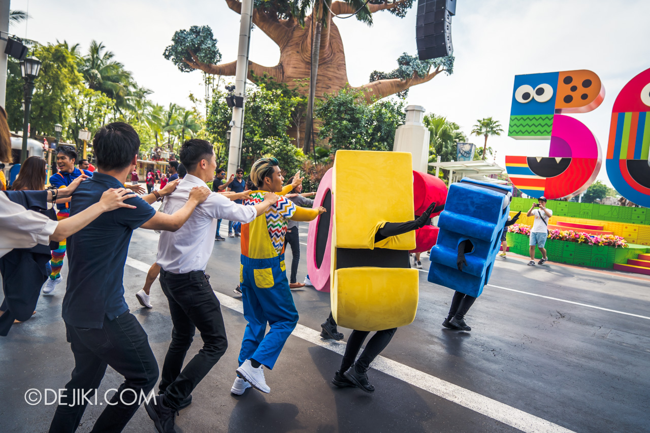 Universal Studios Singapore - Sesame Street 50 Years and Counting Celebration hollywood dance