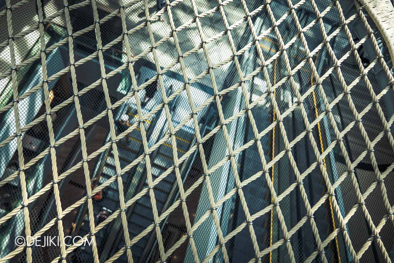 Jewel Changi Airport - Canopy Park 5 - Manulife Sky Nets Walking 5 look down