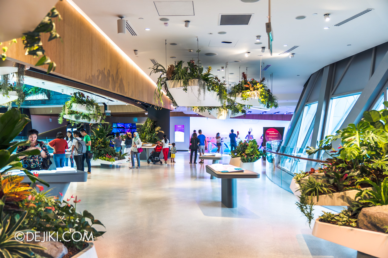 Jewel Changi Airport - Changi Experience Studio 3 - Hanging Garden overview 2