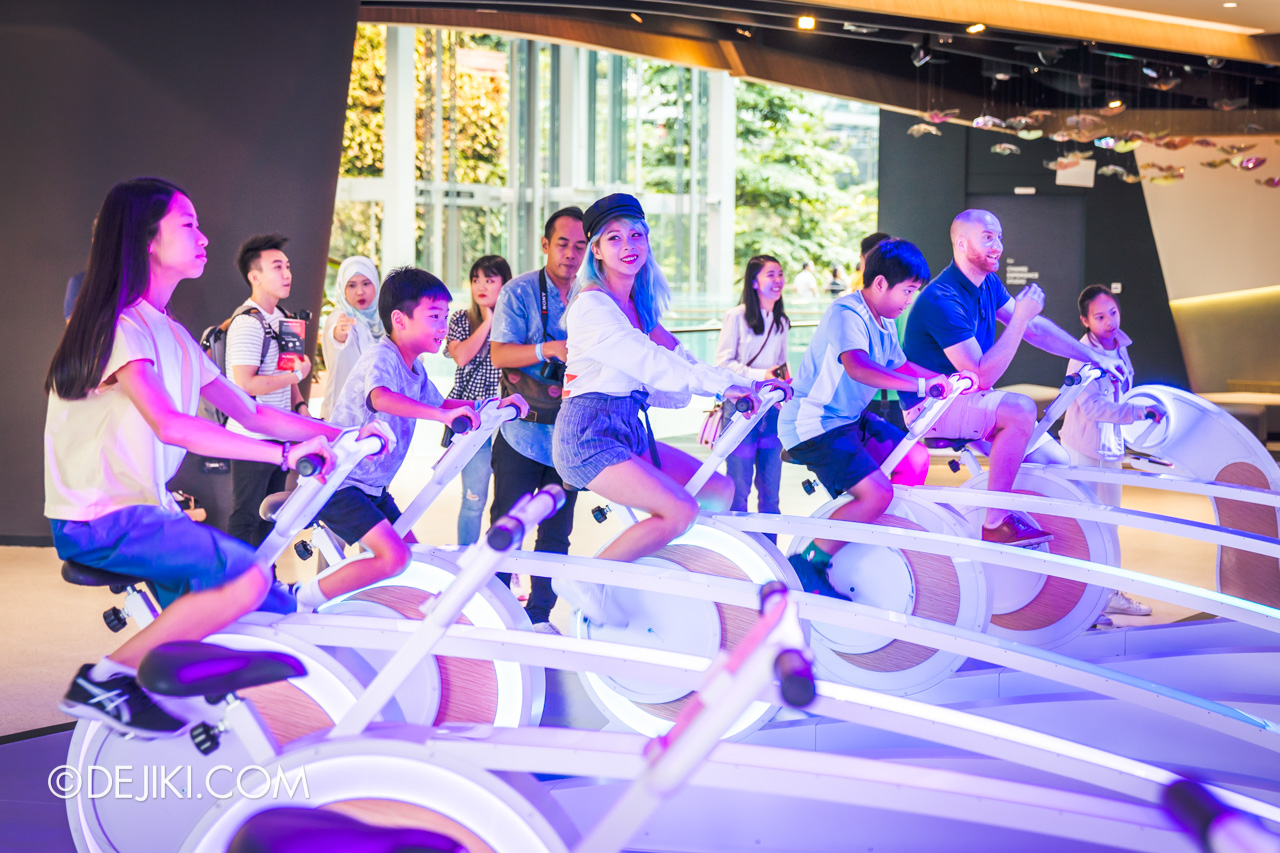 Jewel Changi Airport - Changi Experience Studio 4 - Amazing Runway cyclists