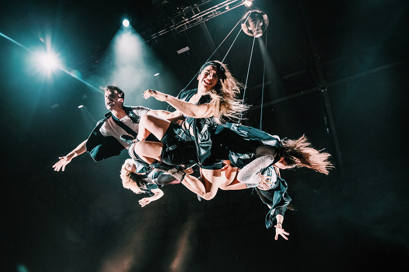 Fuerza Bruta at Singapore Night Festival 2019 - 15 flying group