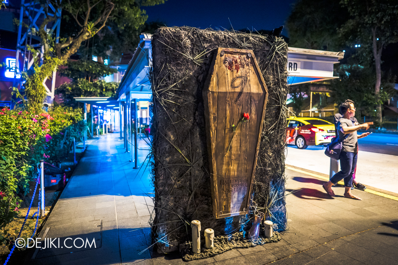 Halloween Horror Nights 9 Outdoor Coffin overview