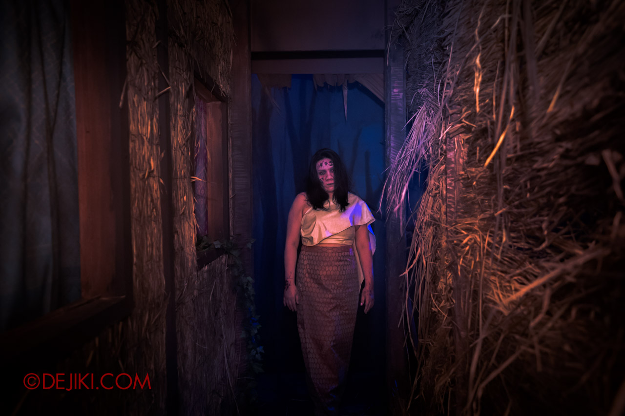 USS HHN9 Sneak Preview Curse of the Naga haunted house 05 The Village woman