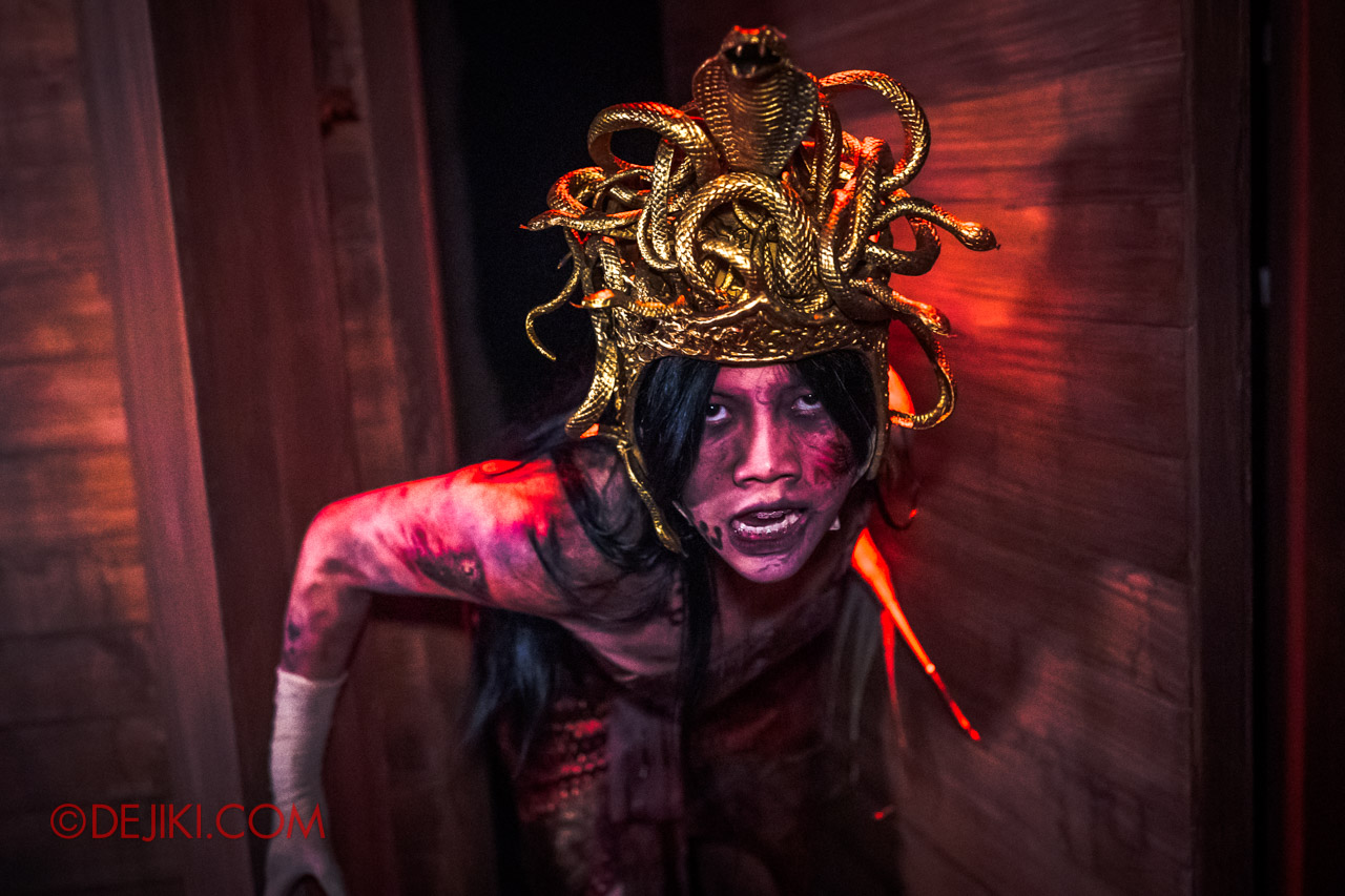 USS Halloween Horror Nights 9 Curse of The Naga haunted house 05 dancer house