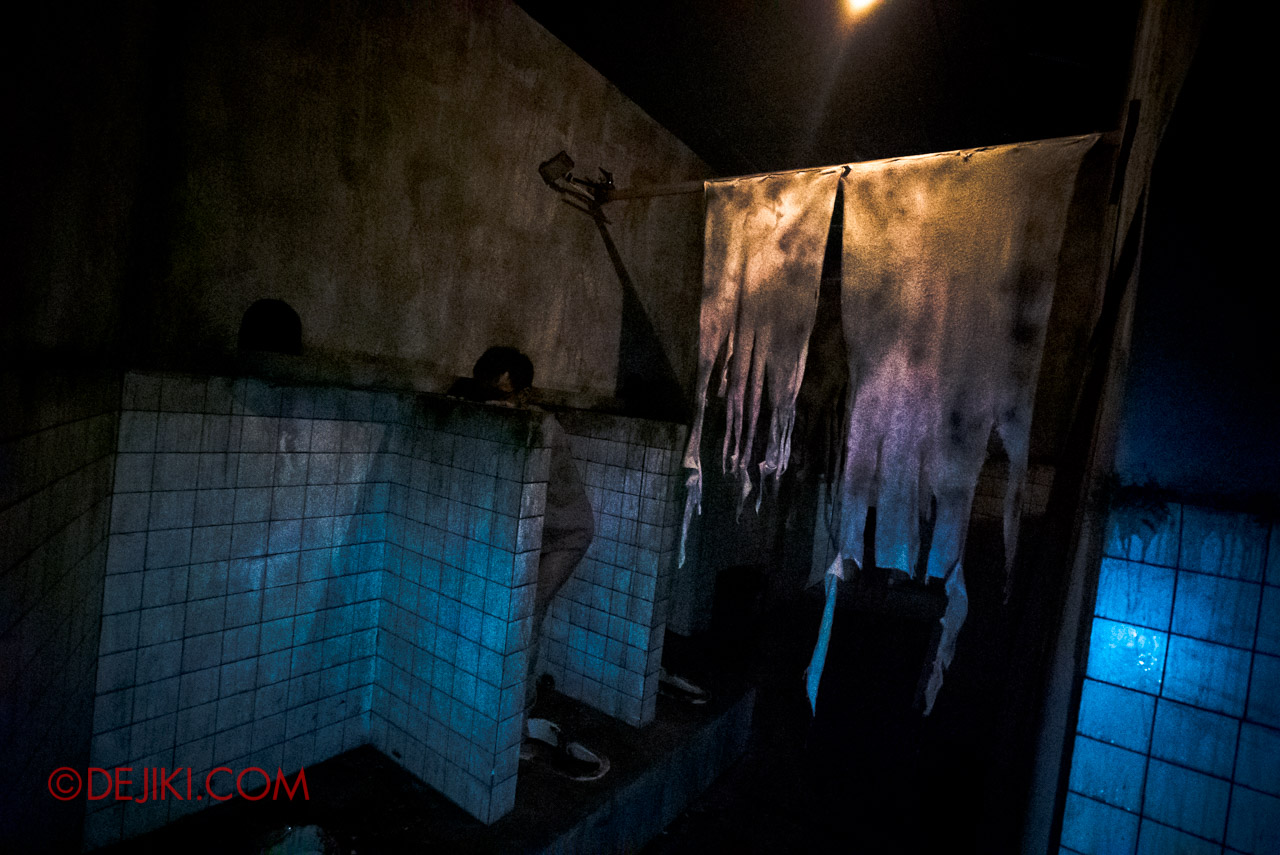 USS Halloween Horror Nights 9 Hell Block 9 haunted house 04 toilets