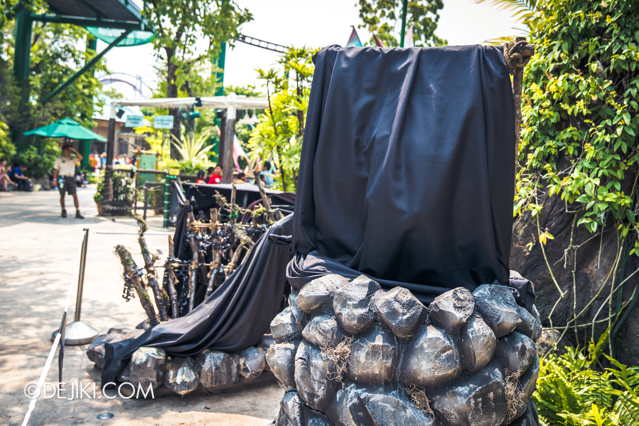 USS Halloween Horror Nights 9 construction update Dead End scare zone stone with wooden frame