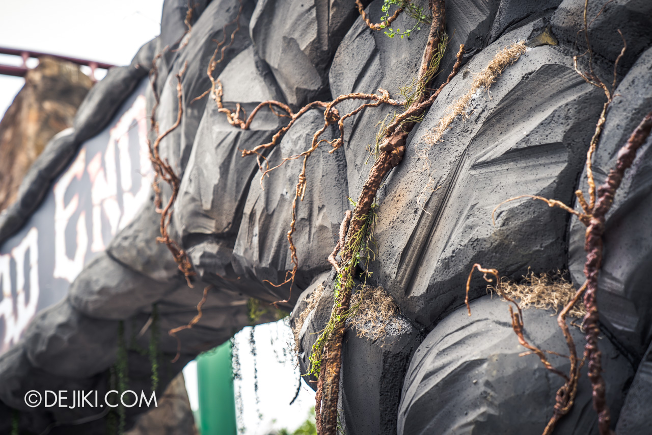 USS Halloween Horror Nights 9 construction update Dead End zone entrance arch detail plants