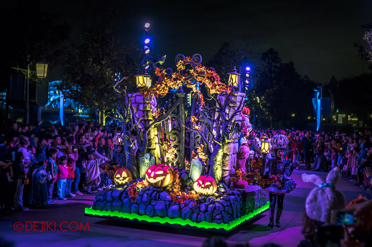Shanghai Disneyland Halloween event Donald Halloween Treat Cavalcade Finale Float