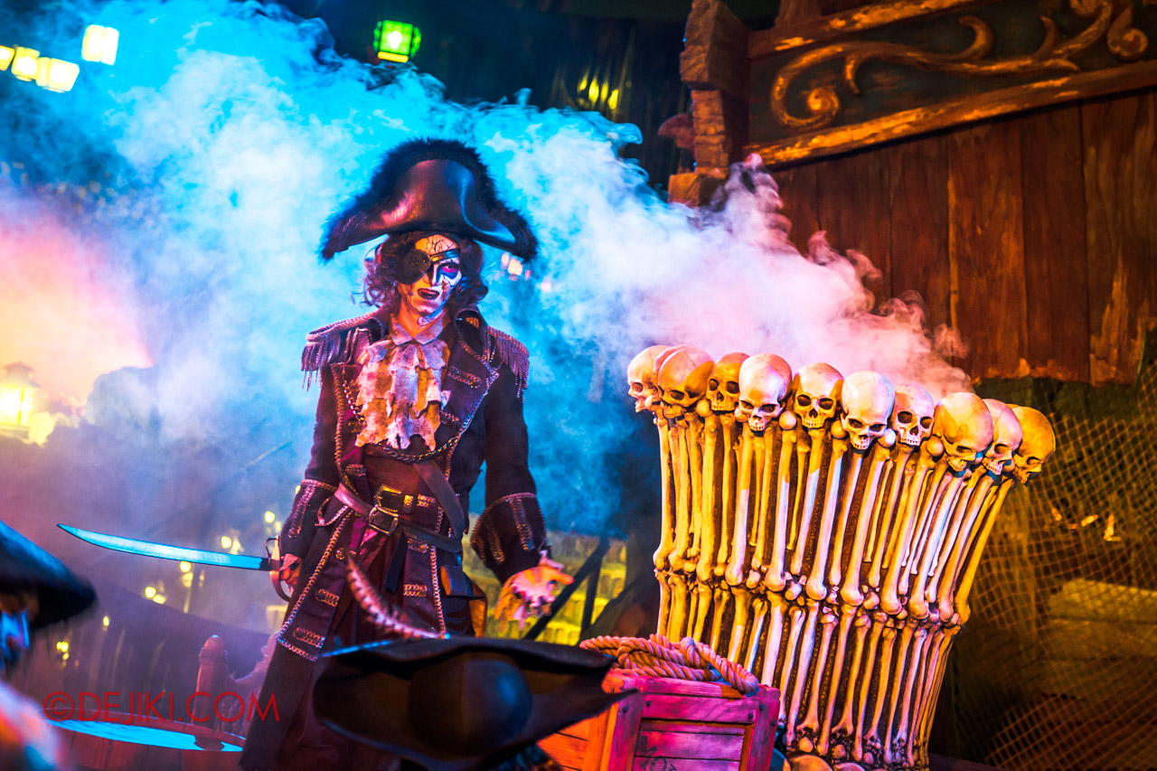 Shanghai Disneyland Halloween event Treasure Cove Ghost Pirates A Trial of Darkness Stunt Spectacular 2