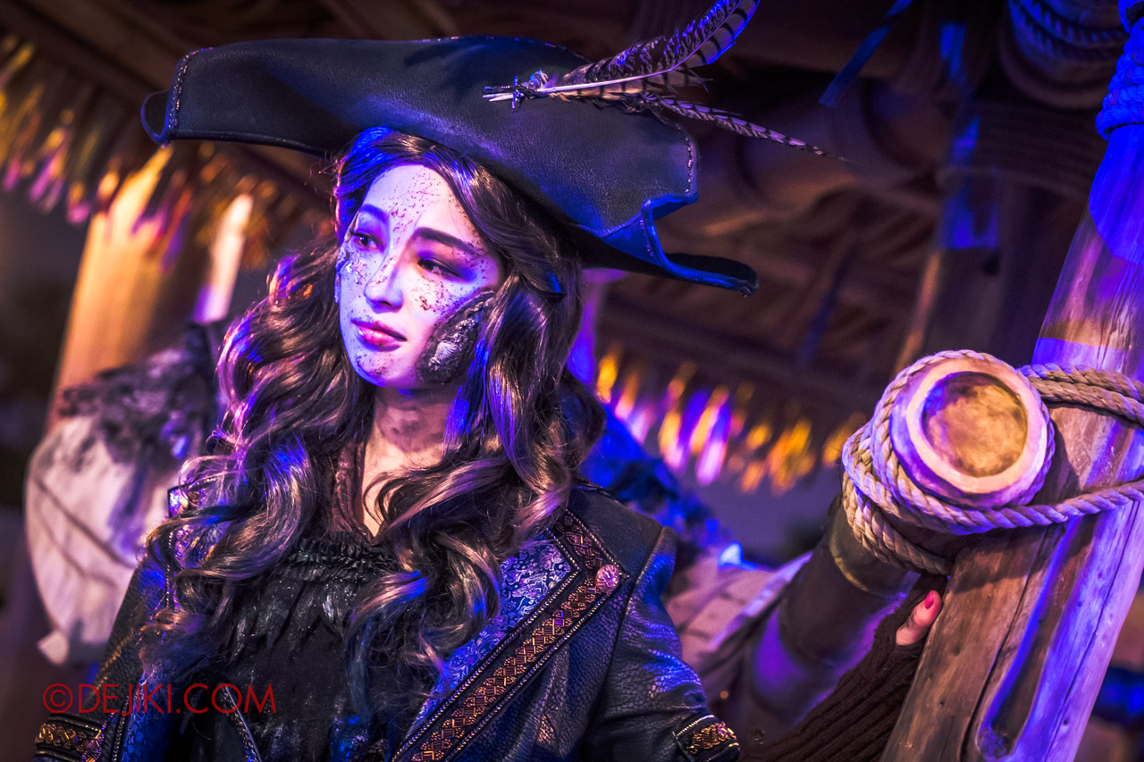 Shanghai Disneyland Halloween event Treasure Cove Ghost Pirates A Trial of Darkness scare zone beautiful pirate