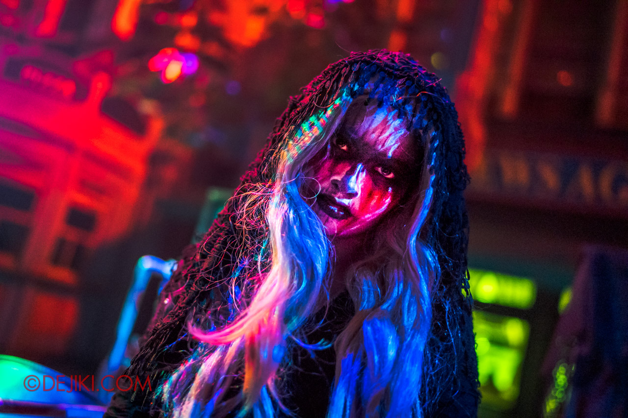 USS Halloween Horror Nights 9 Death Fest scare zone cast veiled girl closeup