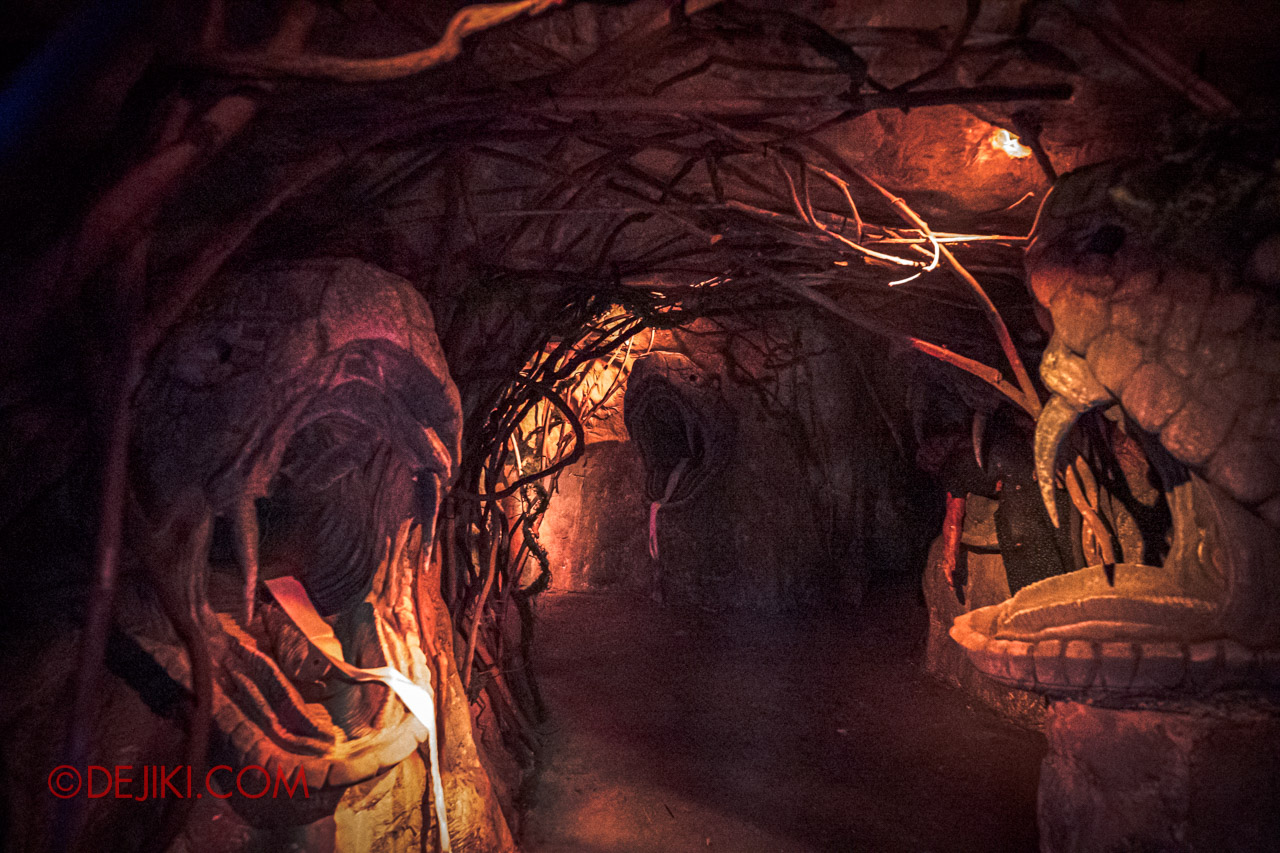USS Halloween Horror Nights 9 Haunted House Tour Curse of The Naga 3 The Crossing Caverns