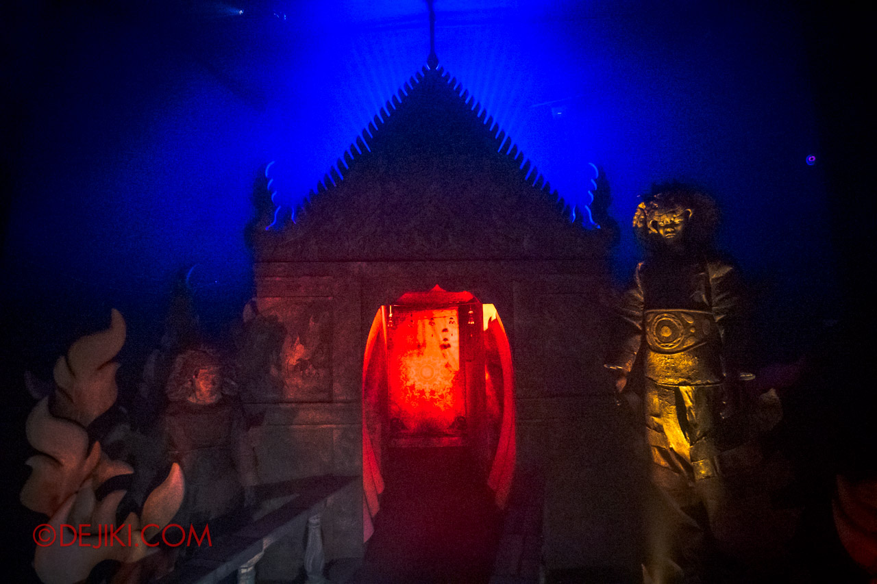 USS Halloween Horror Nights 9 Haunted House Tour Curse of The Naga 7 Entrance to Temple of Naga