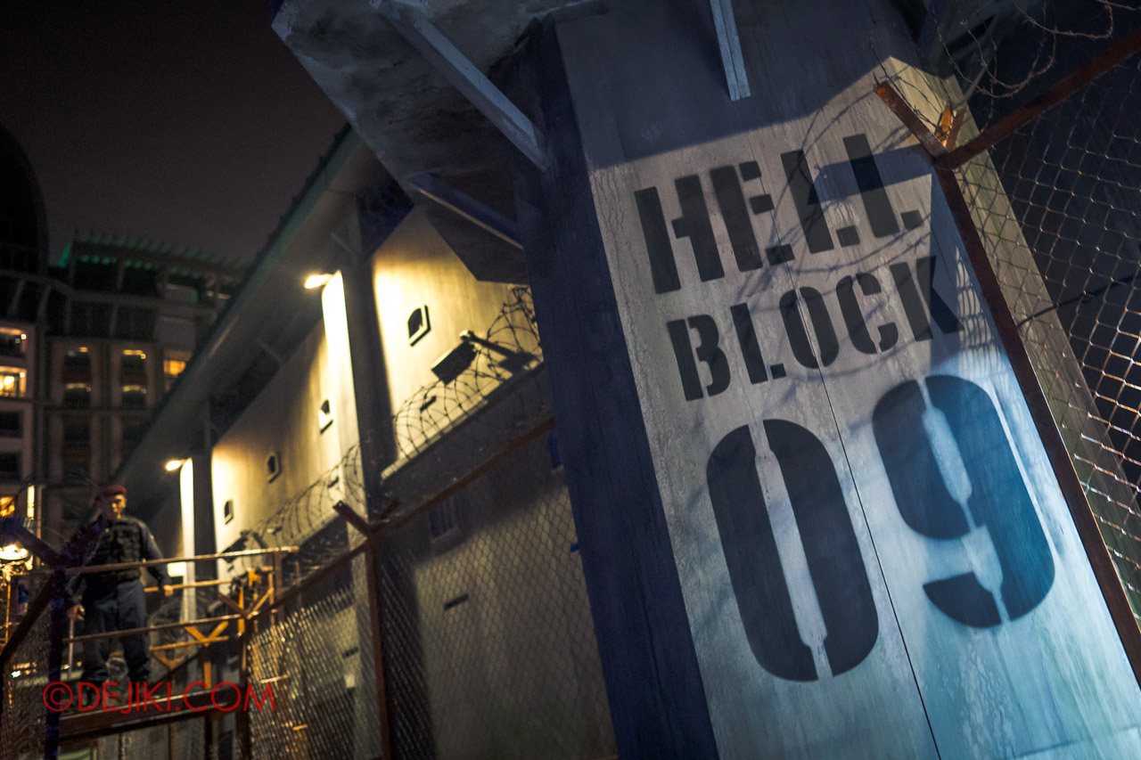 USS Halloween Horror Nights 9 Haunted House Tour Hell Block 9 0 Entrance