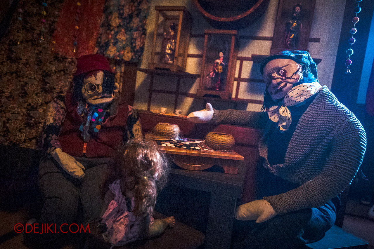 USS Halloween Horror Nights 9 Haunted House Tour Spirit Dolls 1 Living Room go boardgame
