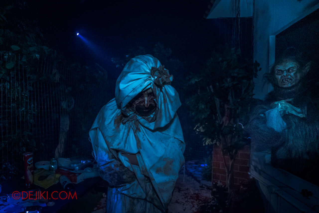 USS Halloween Horror Nights 9 Haunted House Tour The Chalet Hauntings 6 pocong and hantu