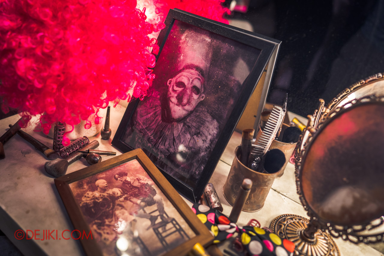 USS Halloween Horror Nights 9 Twisted Clown University haunted house 04 dressing room vanity table