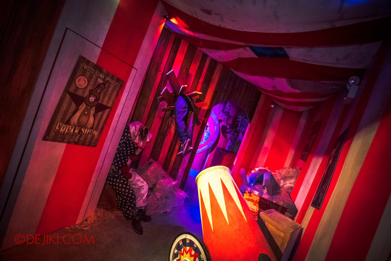 USS Halloween Horror Nights 9 Twisted Clown University haunted house 06 cannon scene