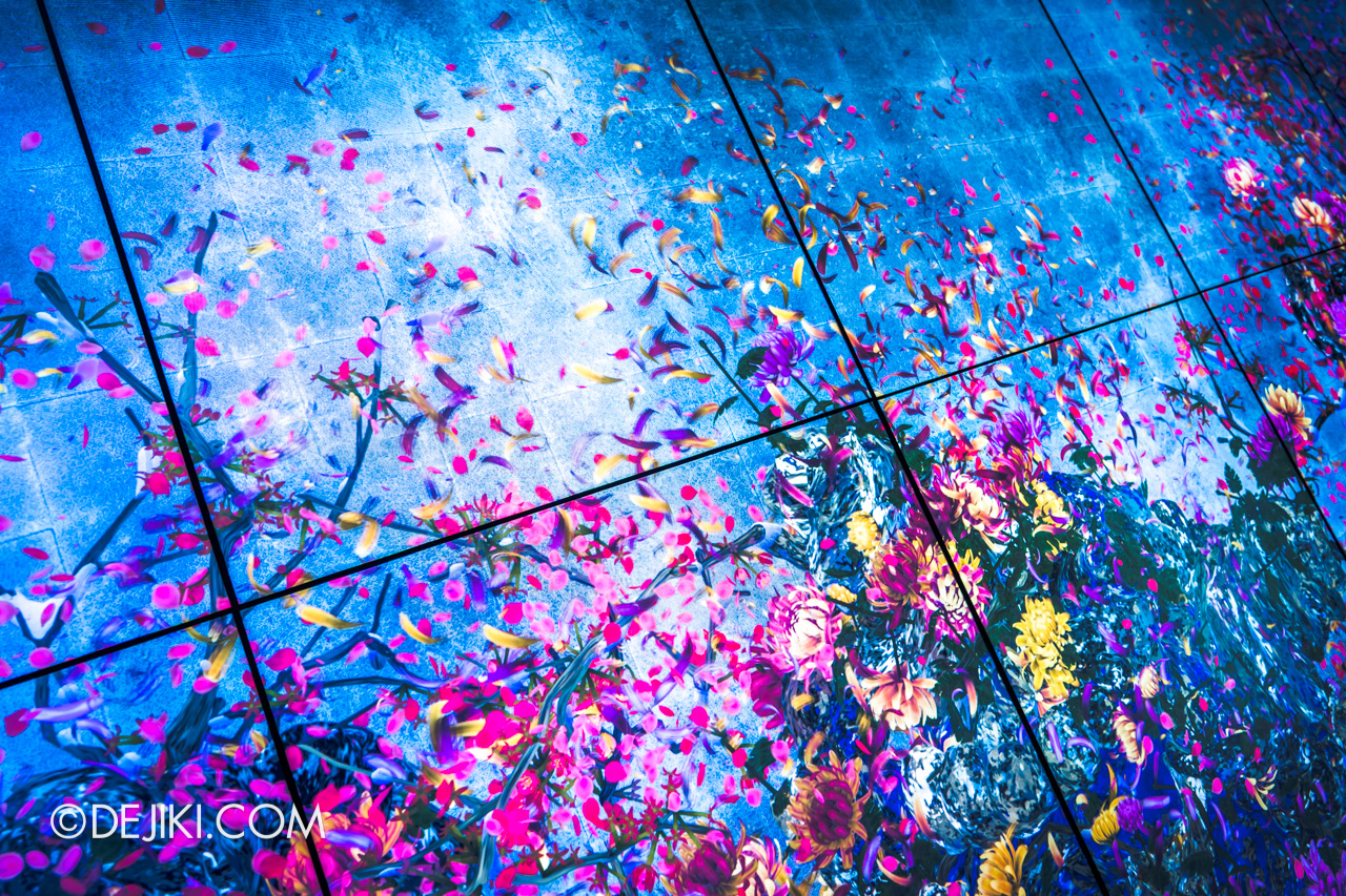 Gardens by the Bay 2020 Future Together by Teamlab Japan Indoor exhibit Continuous Life and Death at the Now of Eternity II closeup
