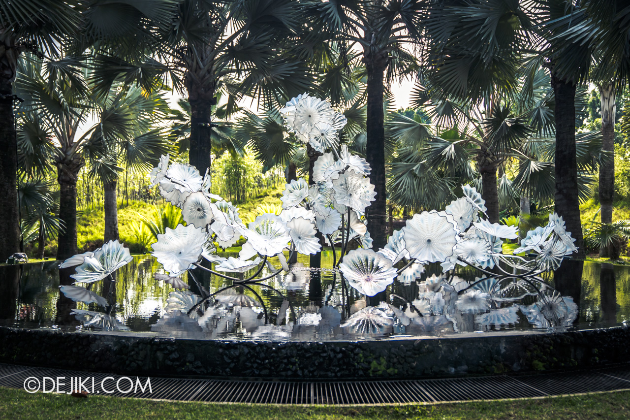 Gardens by the Bay Chihuly in Bloom Outdoor 08 Ethereal White Persians
