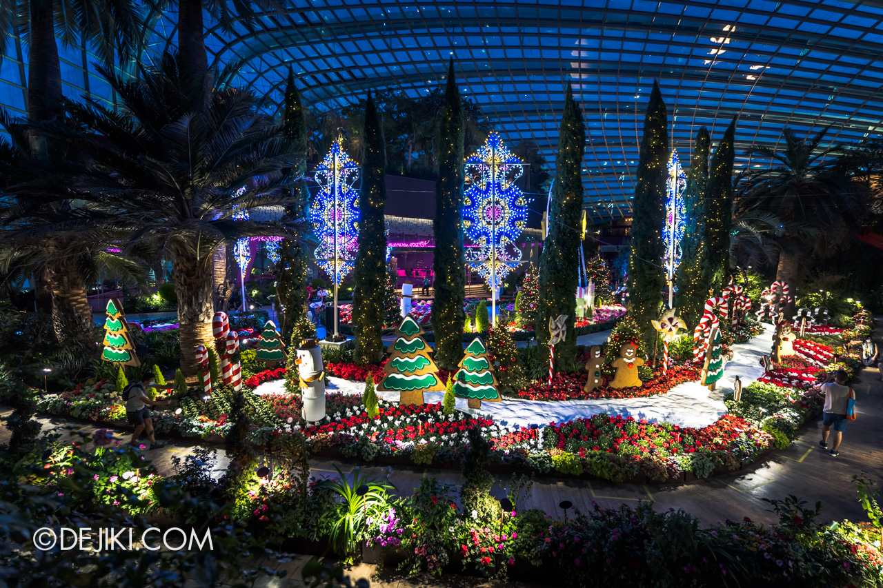 Gardens by the Bay Poinsettia Wishes 2021 Christmas Night Flower Field back row