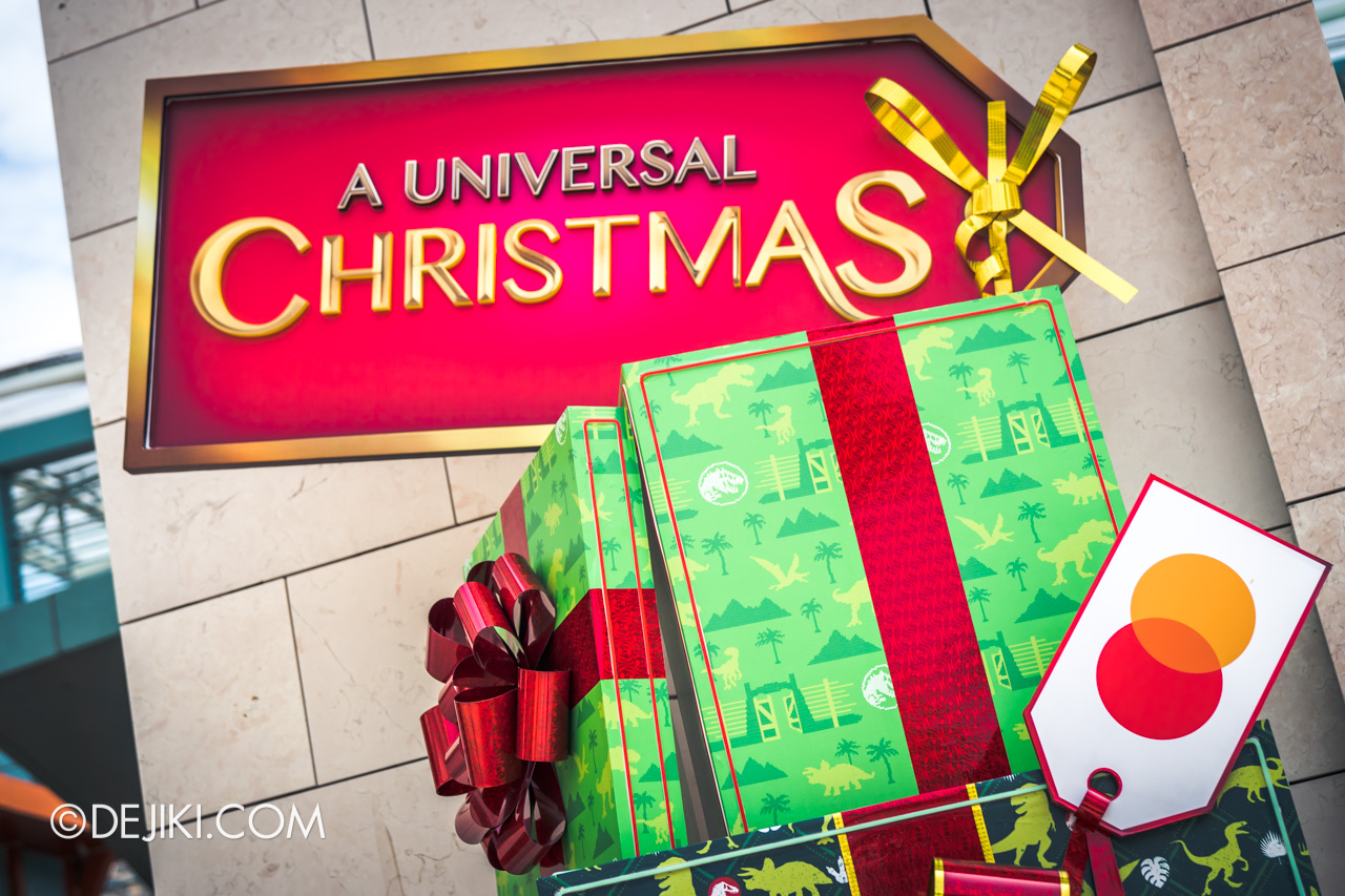 Universal Studios Singapore A Universal Christmas 2021 Park Entrance Decor closeup 2