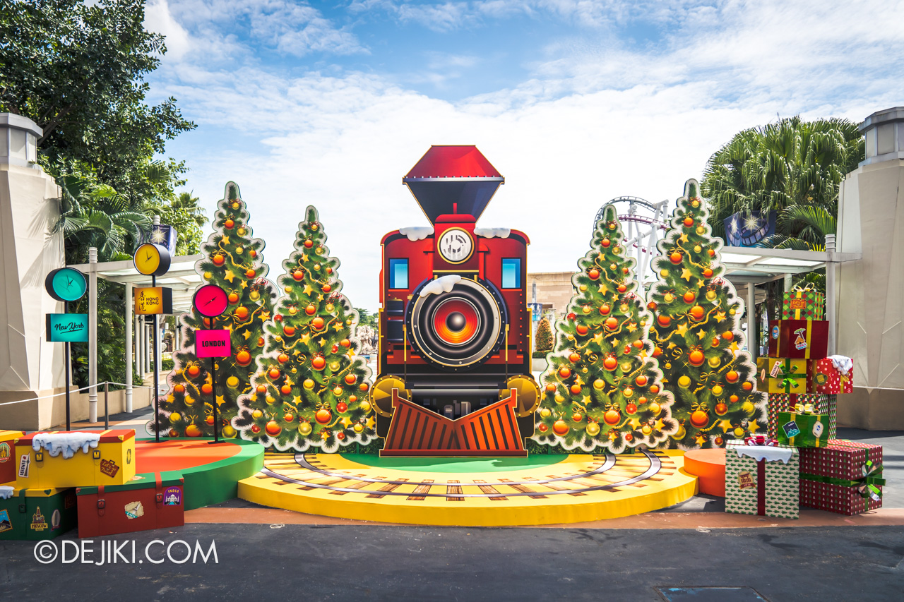 Universal Studios Singapore A Universal Christmas 2021 Rockin Railway Stage