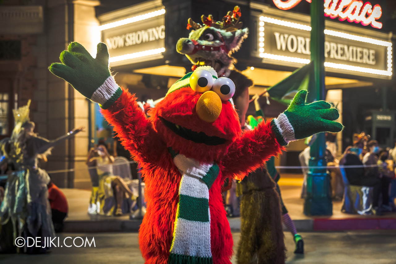 Universal Studios Singapore Its Showtime Premium Christmas Experience A Universal Christmas Spectacular Parade Elmo