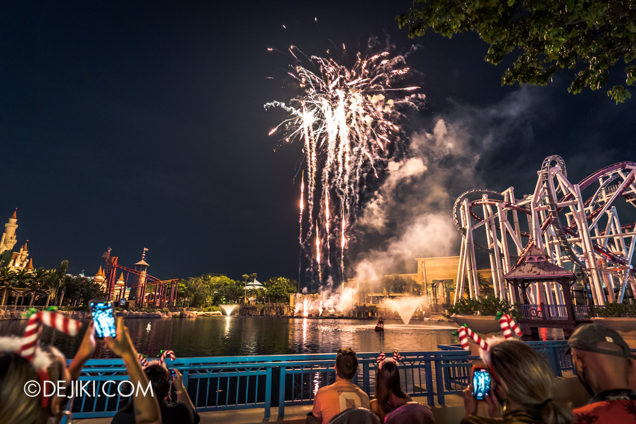 Universal Studios Singapore Its Showtime Premium Christmas Experience Lake Hollywood Spectacular fireworks