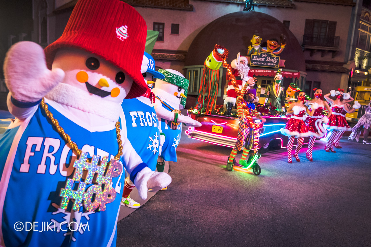 Universal Studios Singapore Its Showtime Premium Christmas Experience Parade Characters Send Off Frostyz